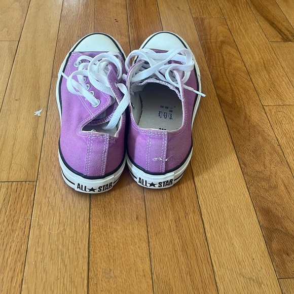 Converses - Picture 3 of 4